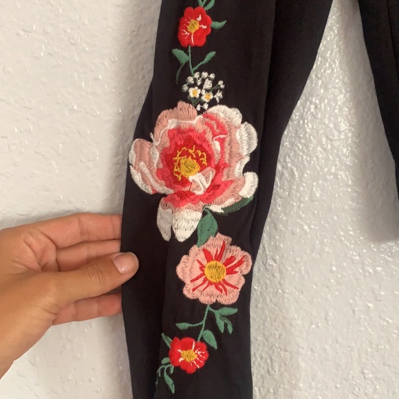 Rose embroidered glow crop top - Picture 2 of 4